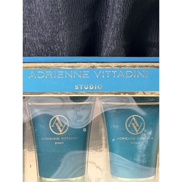 ADRIENNE VITTADINI LUXURIOUS FOOT ESSENTIALS~LOTION, WASH, SCRUB & MORE (2764) - Picture 4 of 7